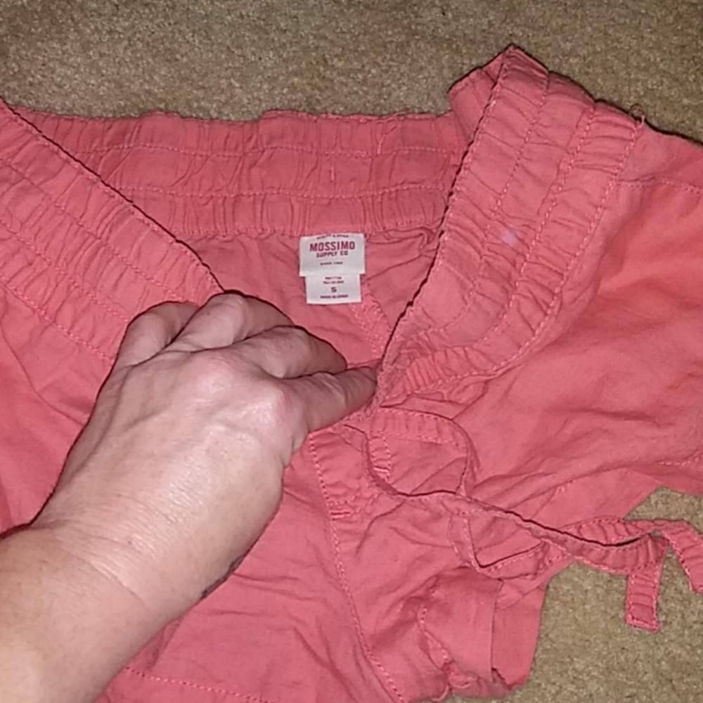 Short shorts - Picture 2 of 2